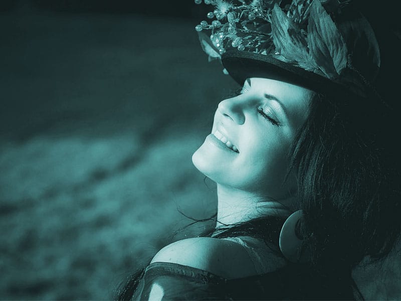 Face of a delighted woman to illustrate feelings after receiving the O-shot