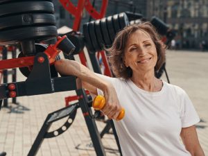 smiling athletic woman to illustrate the benefits of a healthy gut