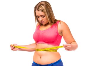 overweight woman dieting to illustrate possible effects of low progesterone