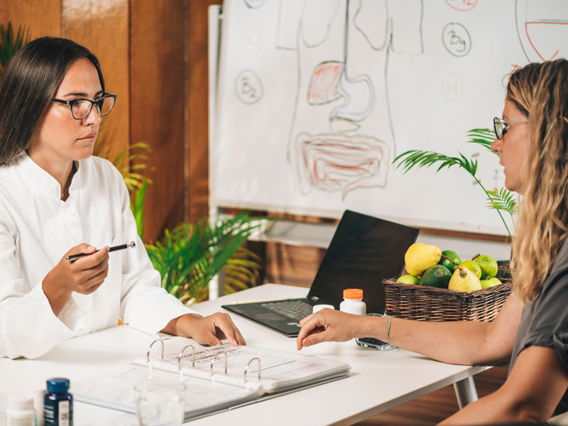 doctor and patient discussing nutrition to illustrate integrative medicine