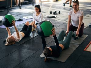 women having a workout to illustrate a healthy lifestyle to aid calcium and magnesium absorption 